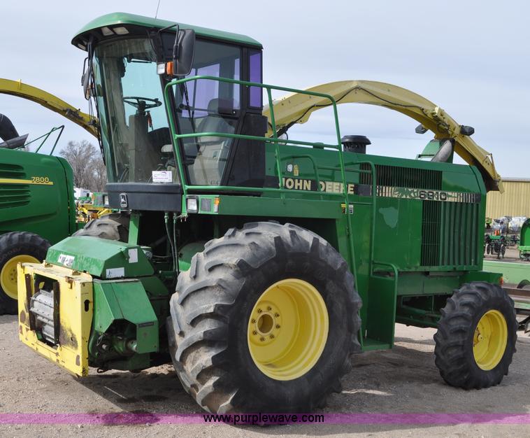 image for item C3433 1997 John Deere 6910 forage harvester