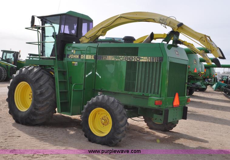 image for item C3433 1997 John Deere 6910 forage harvester
