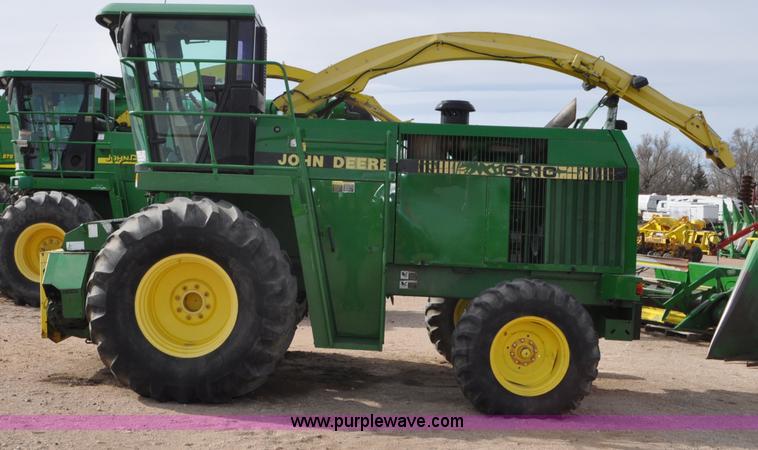 image for item C3433 1997 John Deere 6910 forage harvester