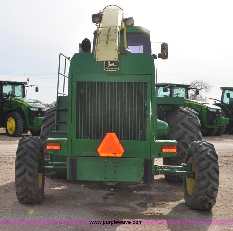 image for item C3433 1997 John Deere 6910 forage harvester