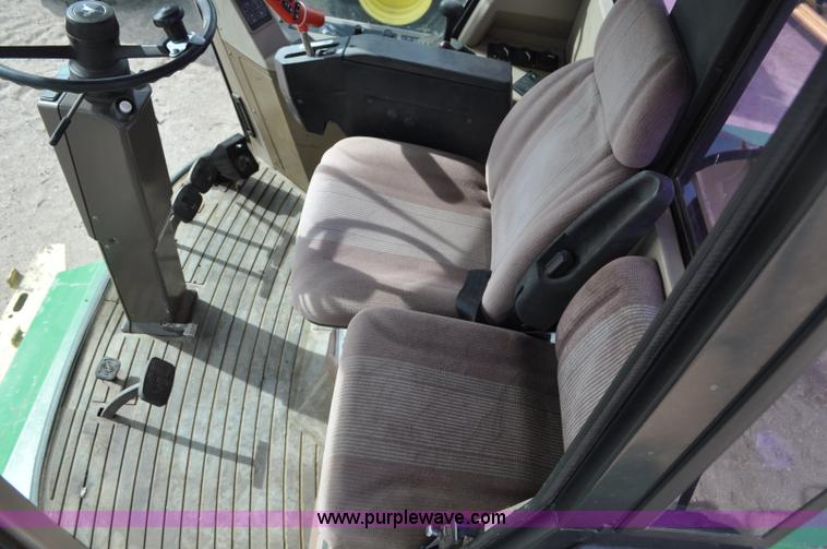 image for item C3433 1997 John Deere 6910 forage harvester