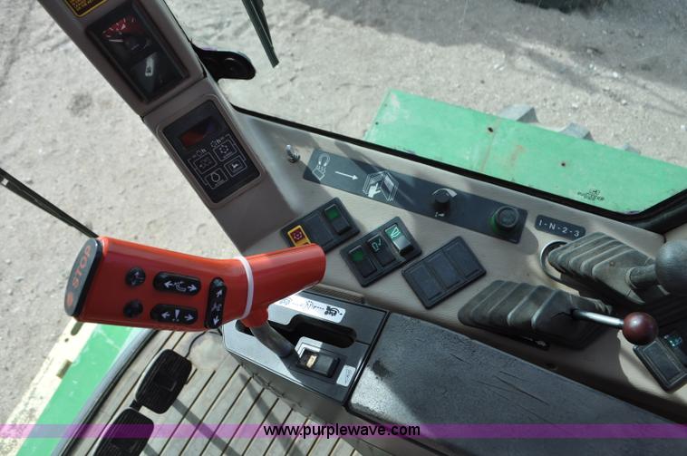 image for item C3433 1997 John Deere 6910 forage harvester