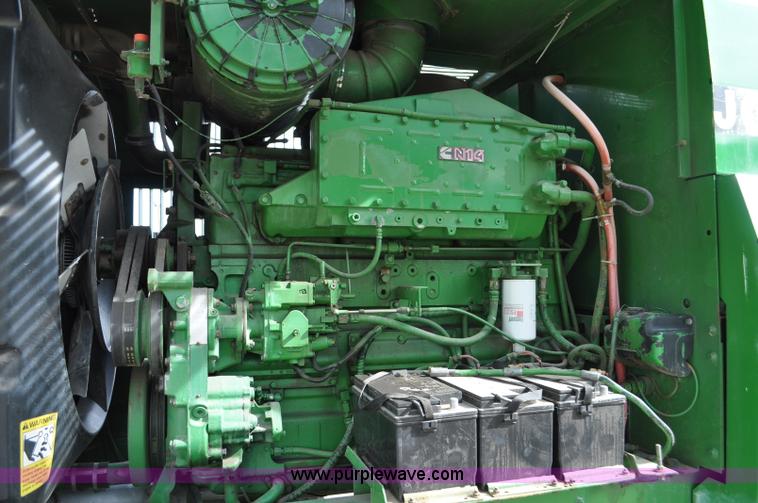 image for item C3433 1997 John Deere 6910 forage harvester