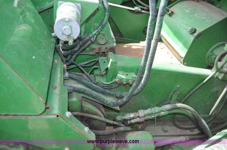 image for item C3433 1997 John Deere 6910 forage harvester