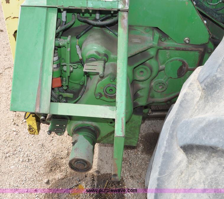 image for item C3433 1997 John Deere 6910 forage harvester