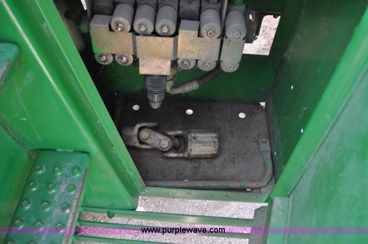 image for item C3433 1997 John Deere 6910 forage harvester