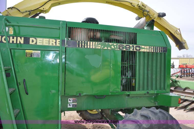 image for item C3433 1997 John Deere 6910 forage harvester