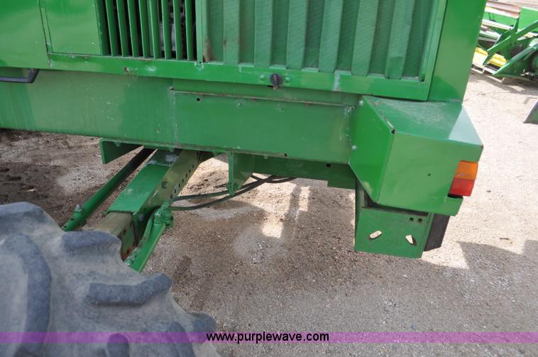 image for item C3433 1997 John Deere 6910 forage harvester