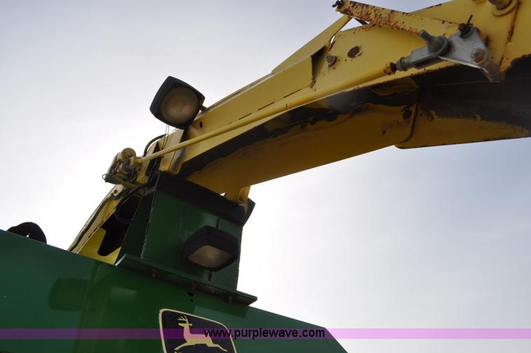 image for item C3433 1997 John Deere 6910 forage harvester