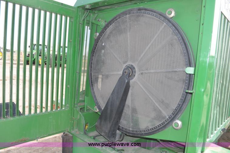 image for item C3433 1997 John Deere 6910 forage harvester