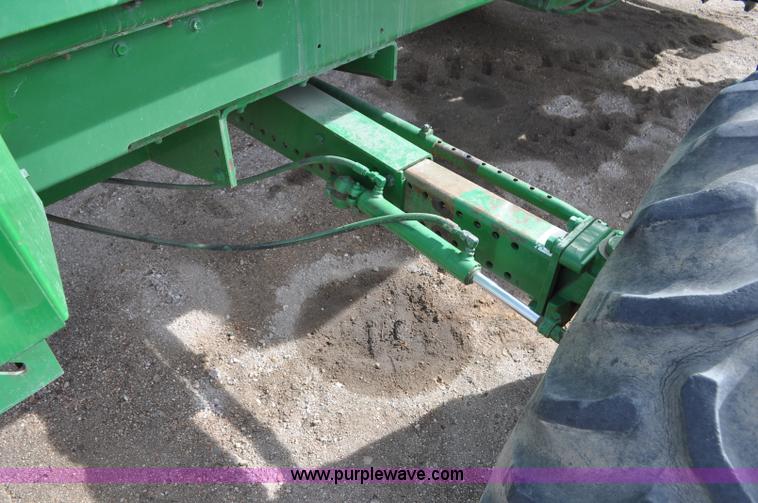 image for item C3433 1997 John Deere 6910 forage harvester