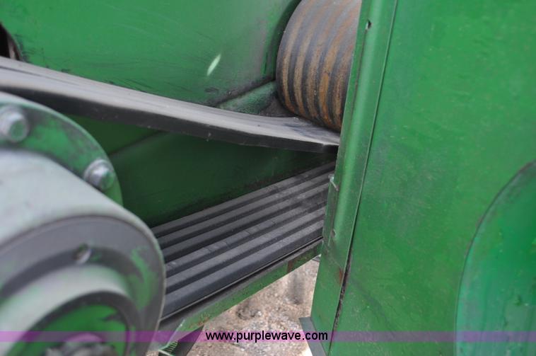 image for item C3433 1997 John Deere 6910 forage harvester