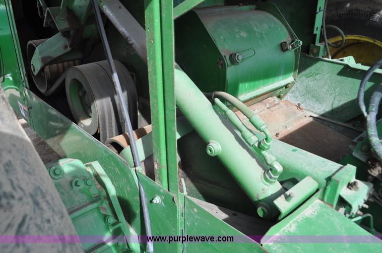 image for item C3433 1997 John Deere 6910 forage harvester