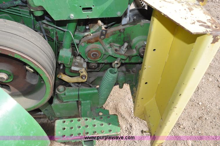 image for item C3433 1997 John Deere 6910 forage harvester