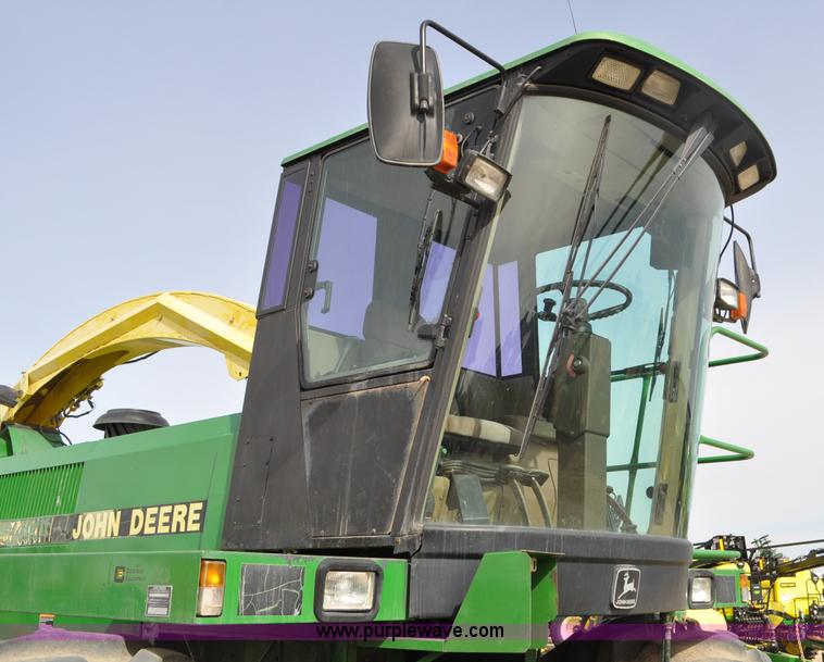 image for item C3433 1997 John Deere 6910 forage harvester