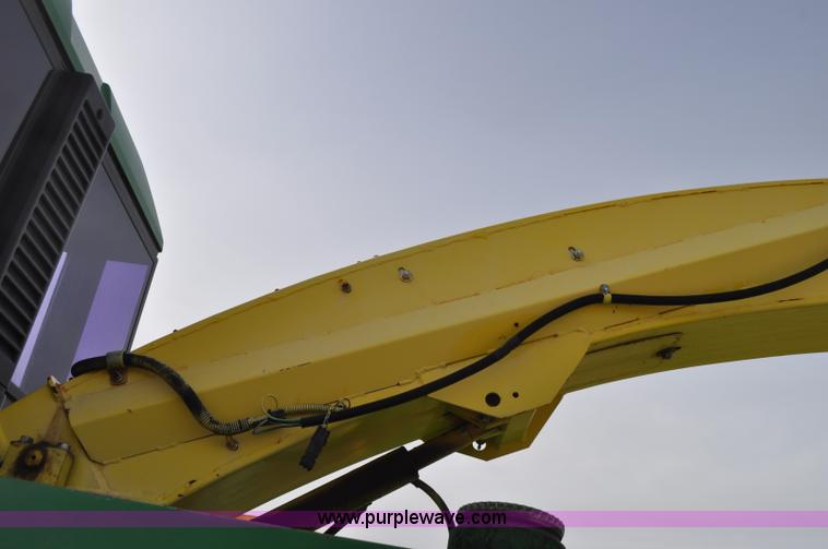 image for item C3433 1997 John Deere 6910 forage harvester