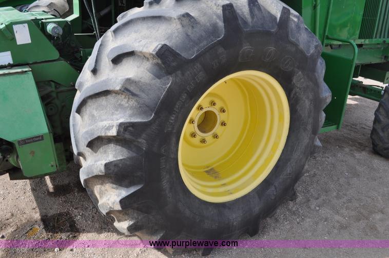 image for item C3433 1997 John Deere 6910 forage harvester