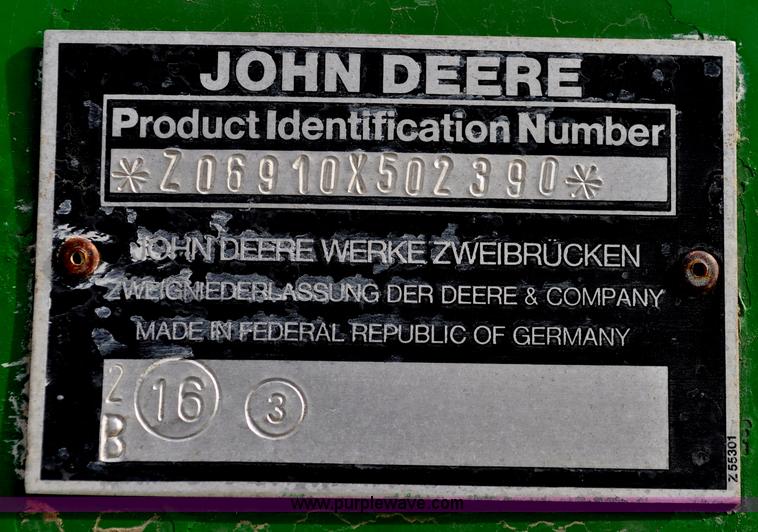 image for item C3433 1997 John Deere 6910 forage harvester