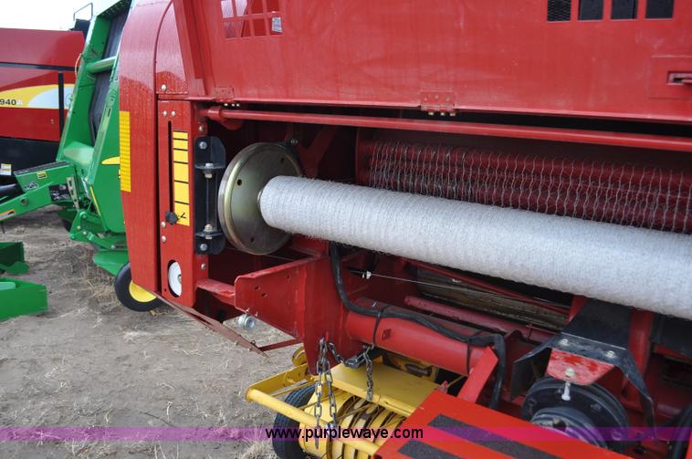 image for item C3480 2010 New Holland BR7090 round baler