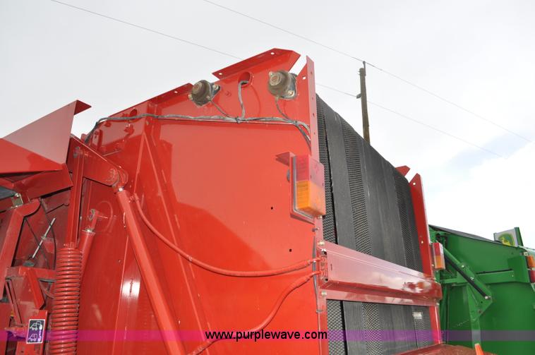 image for item C3480 2010 New Holland BR7090 round baler