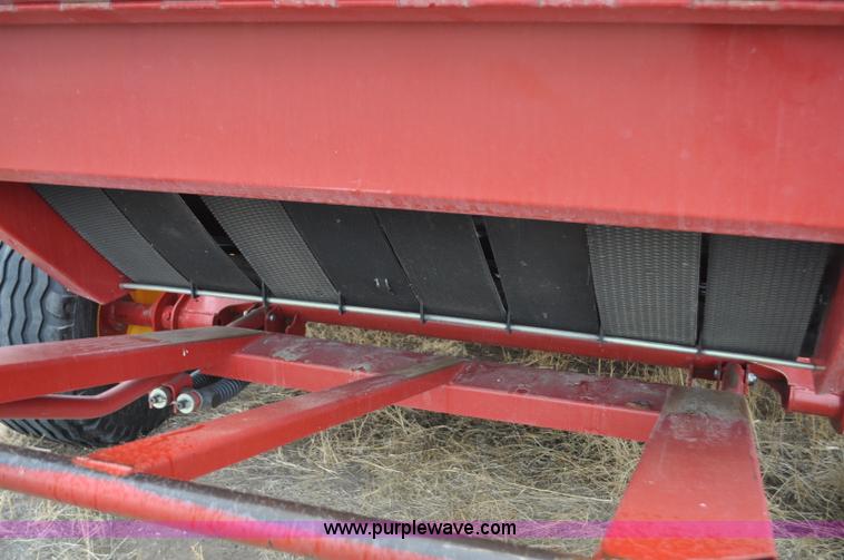 image for item C3480 2010 New Holland BR7090 round baler