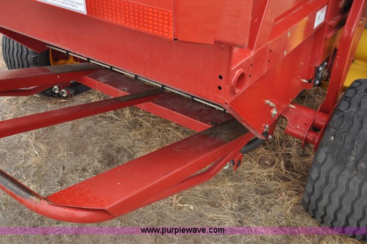 image for item C3480 2010 New Holland BR7090 round baler