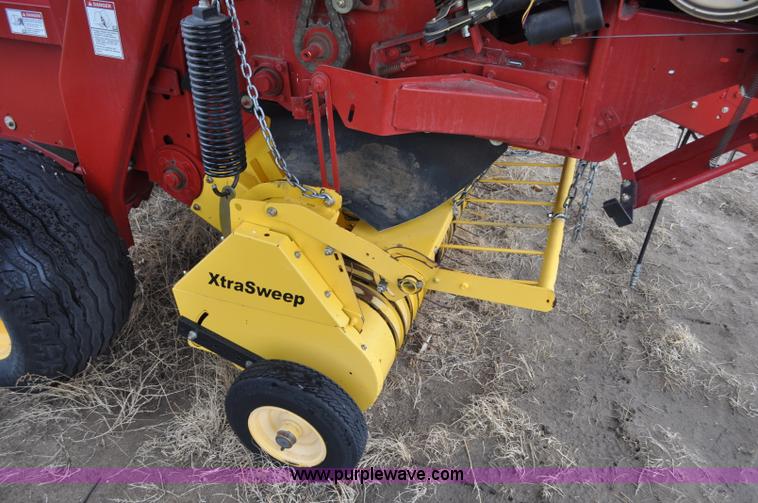 image for item C3480 2010 New Holland BR7090 round baler