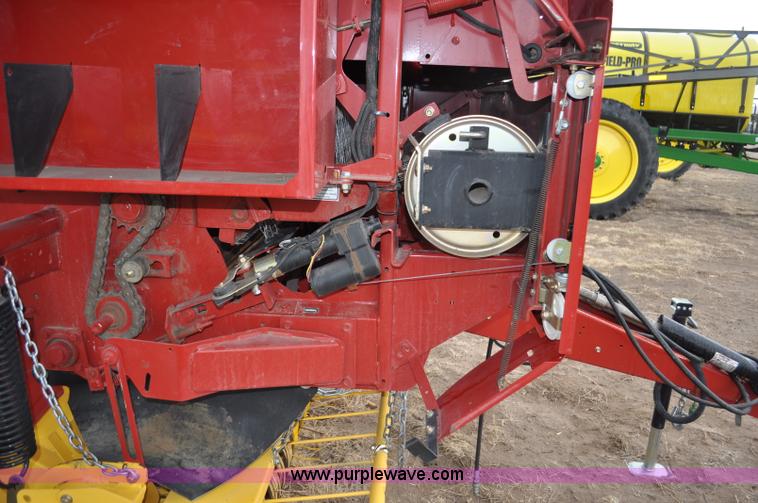 image for item C3480 2010 New Holland BR7090 round baler