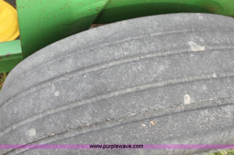 image for item F8690 1998 John Deere 726 mulch finisher