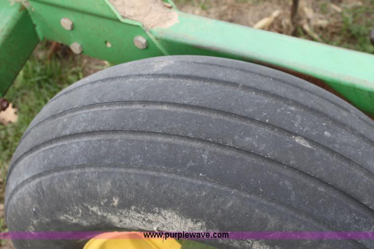 image for item F8690 1998 John Deere 726 mulch finisher