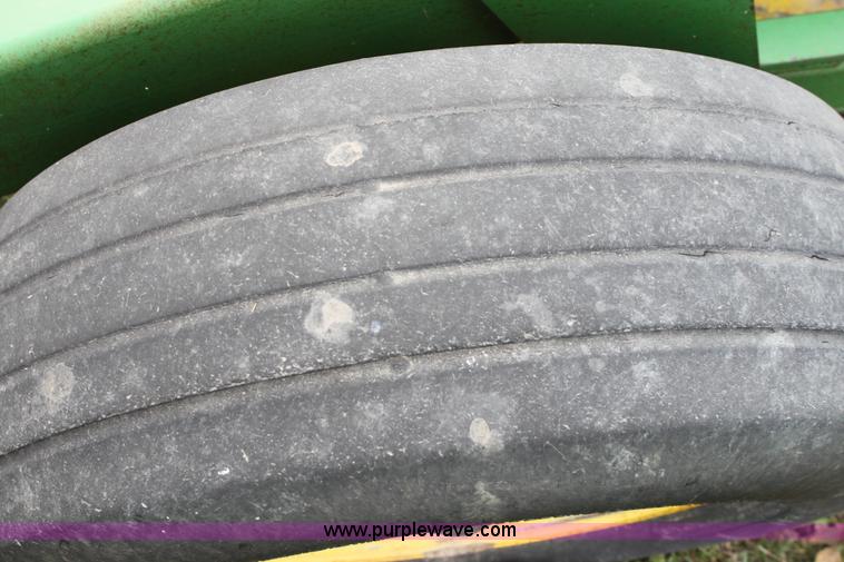 image for item F8690 1998 John Deere 726 mulch finisher