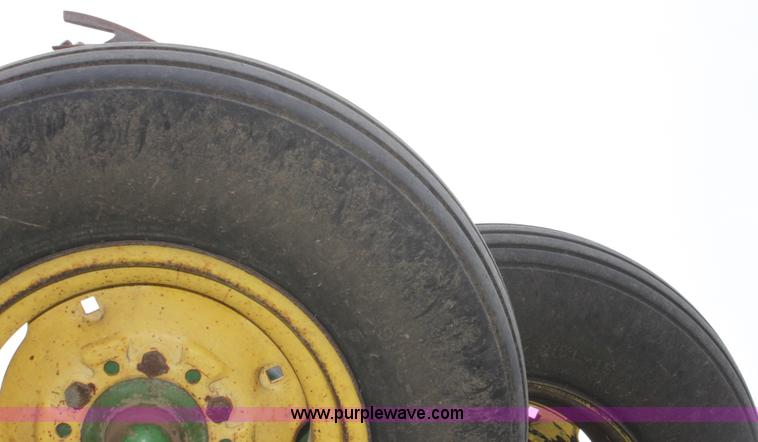 image for item F8690 1998 John Deere 726 mulch finisher