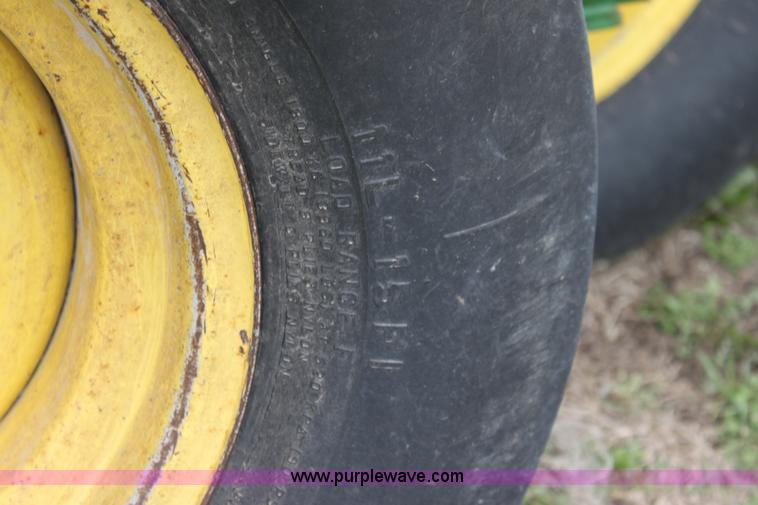 image for item F8690 1998 John Deere 726 mulch finisher