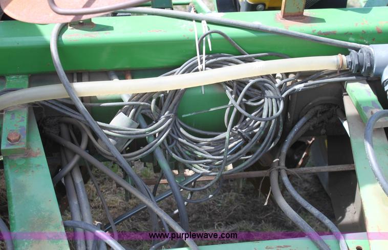 image for item F8694 1991 John Deere 7200 planter