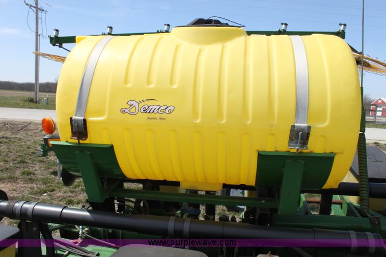 image for item F8694 1991 John Deere 7200 planter