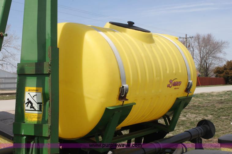 image for item F8694 1991 John Deere 7200 planter