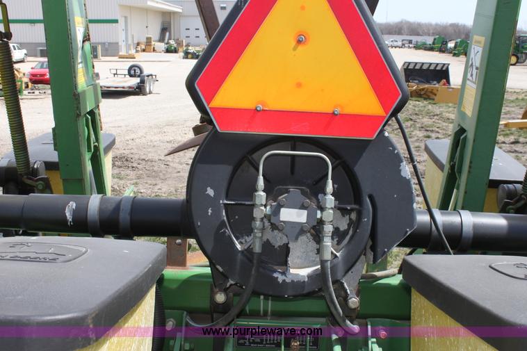 image for item F8694 1991 John Deere 7200 planter