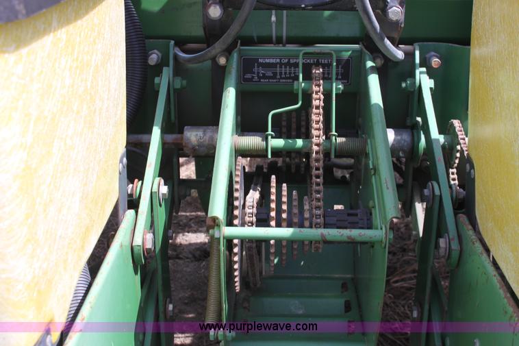image for item F8694 1991 John Deere 7200 planter