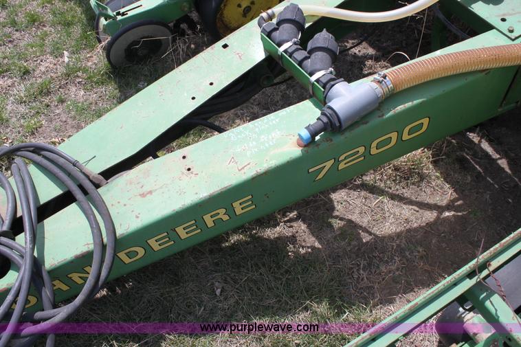 image for item F8694 1991 John Deere 7200 planter