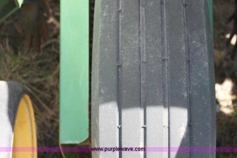 image for item F8694 1991 John Deere 7200 planter