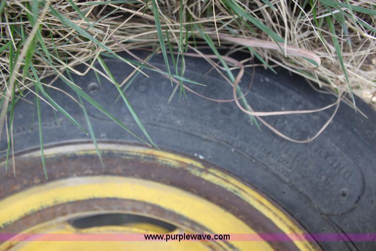 image for item F8694 1991 John Deere 7200 planter