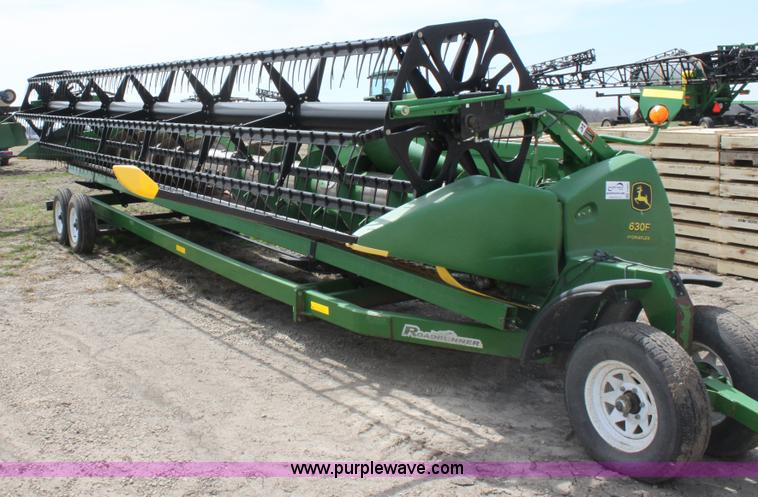 image for item F8695 2005 John Deere 630F header