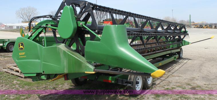 image for item F8695 2005 John Deere 630F header