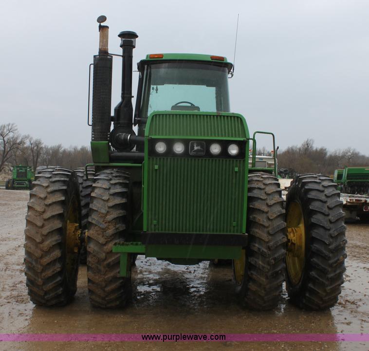 image for item F8709 1992 John Deere 8760 4WD tractor