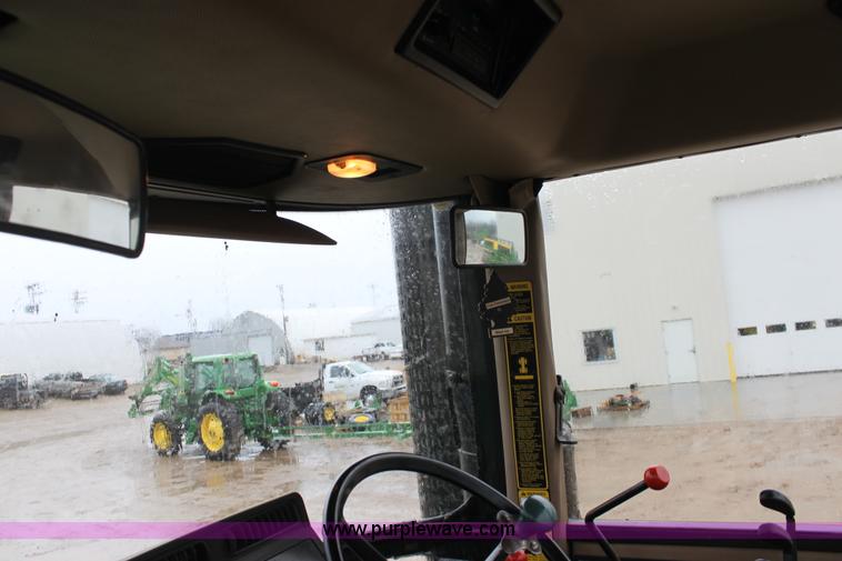 image for item F8709 1992 John Deere 8760 4WD tractor