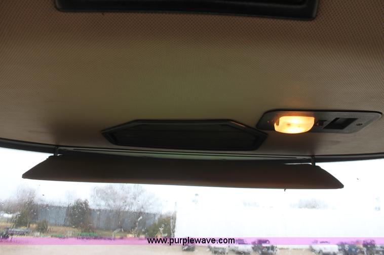 image for item F8709 1992 John Deere 8760 4WD tractor