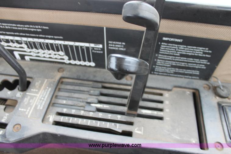 image for item F8709 1992 John Deere 8760 4WD tractor