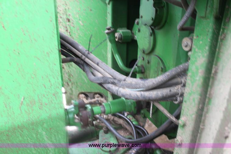 image for item F8709 1992 John Deere 8760 4WD tractor