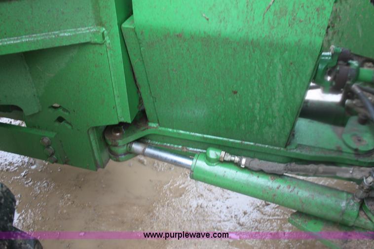 image for item F8709 1992 John Deere 8760 4WD tractor