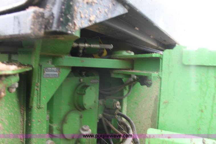 image for item F8709 1992 John Deere 8760 4WD tractor